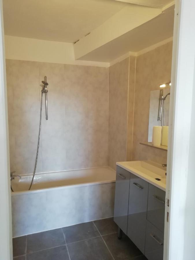 Ancienne Caserne Du Chateau Azille 외부 사진
